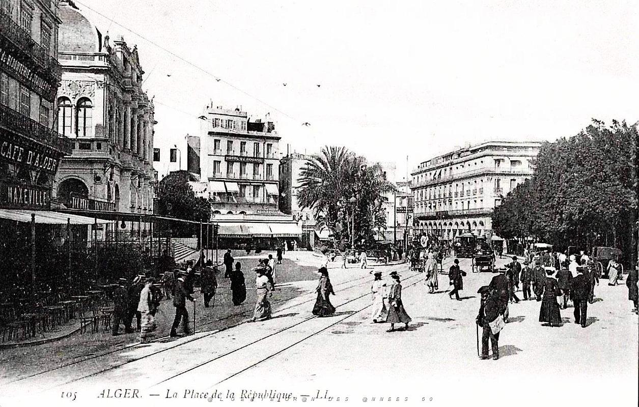 1645- Alger - Place de la Republique.jpg